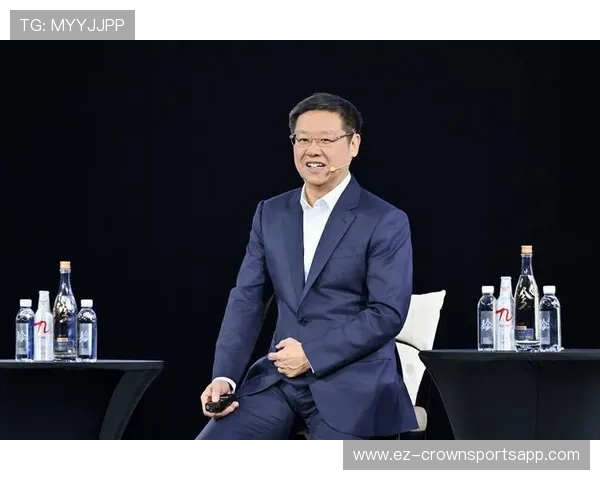 吴向东这生活简直像电影里走出来的，穿西装去打球，还得管家帮着拎包？