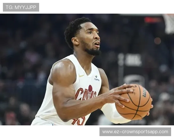 多诺万·米切尔突破投篮效率提升，拉开与库里无球得分差距