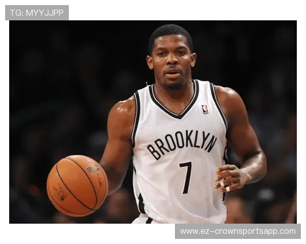 乔·约翰逊无球跑动制造错位，关键回合得分效率提升